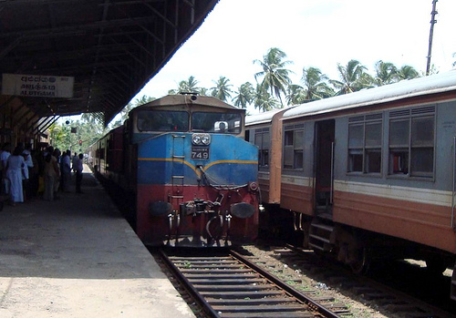 Class M4 heading "Rajarata Rajini" coming to a stop at Aluthgama