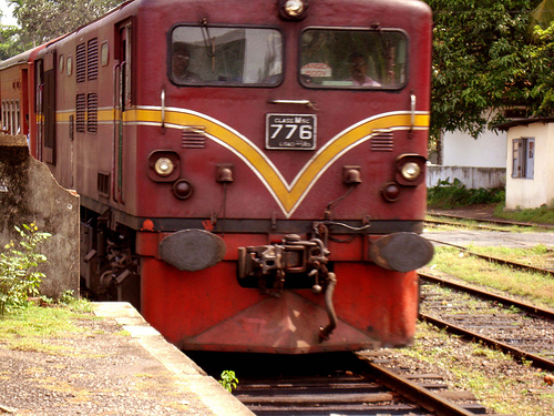 Hitachi M5c arriving at Aluthgama